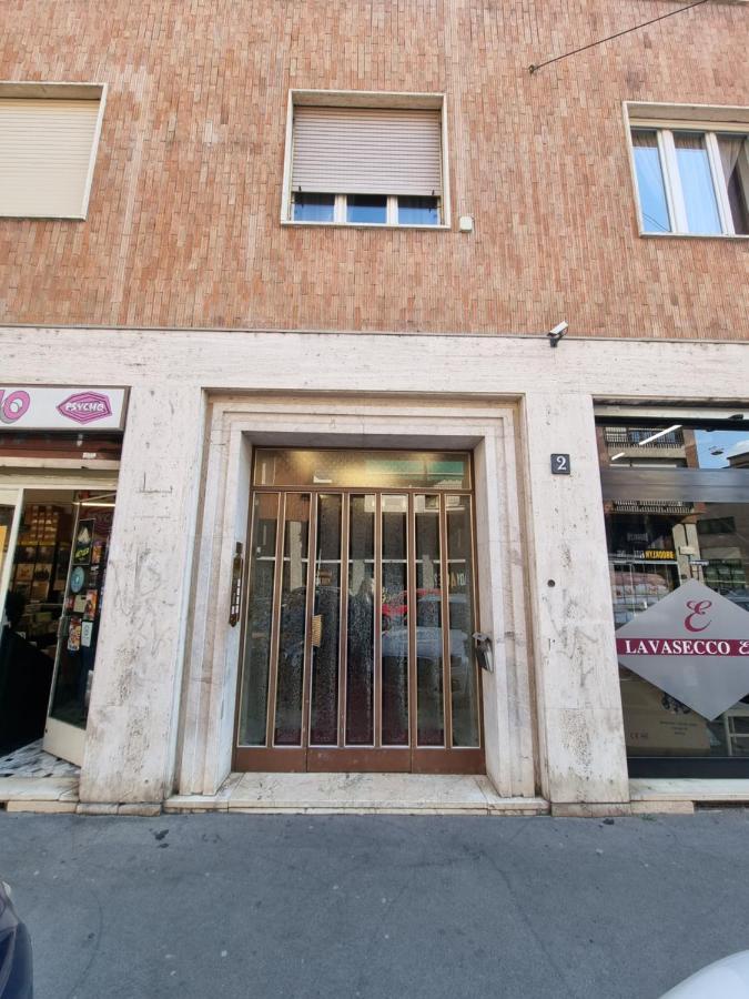Spazioso Appartamento Con Terrazzo Navigli , Bocconi Milan Bagian luar foto